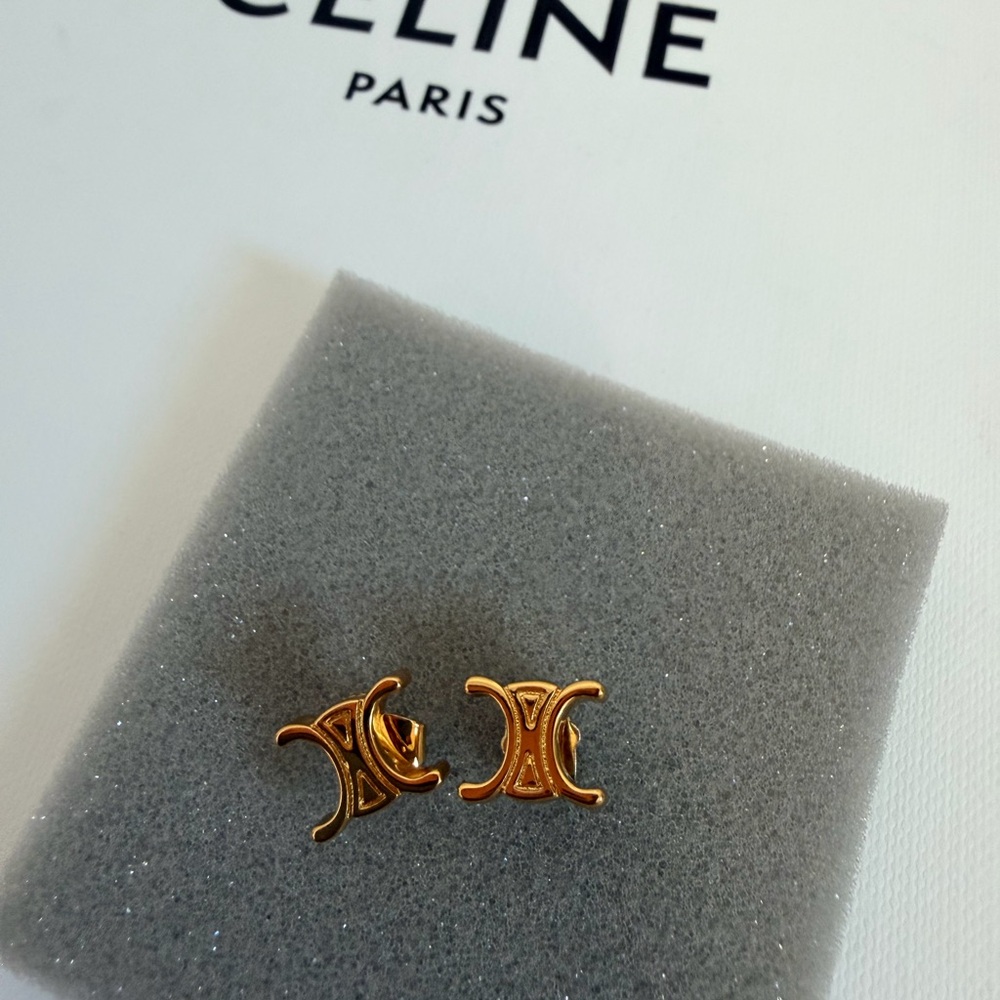 CELINE TRIOMPHE STUDS IN BRASS WITH GOLD FINISH - Picture 4 of 6